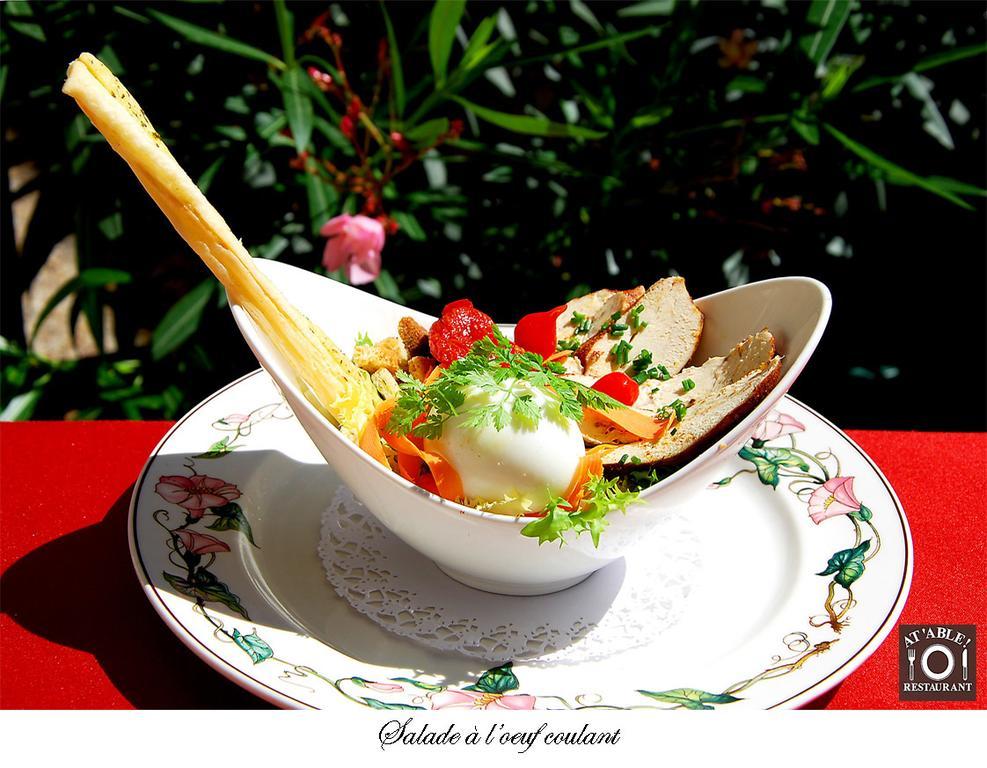 Logis Hotel Restaurant La Boule D'Or 希农 外观 照片