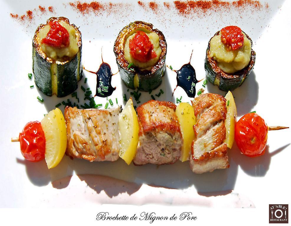 Logis Hotel Restaurant La Boule D'Or 希农 外观 照片