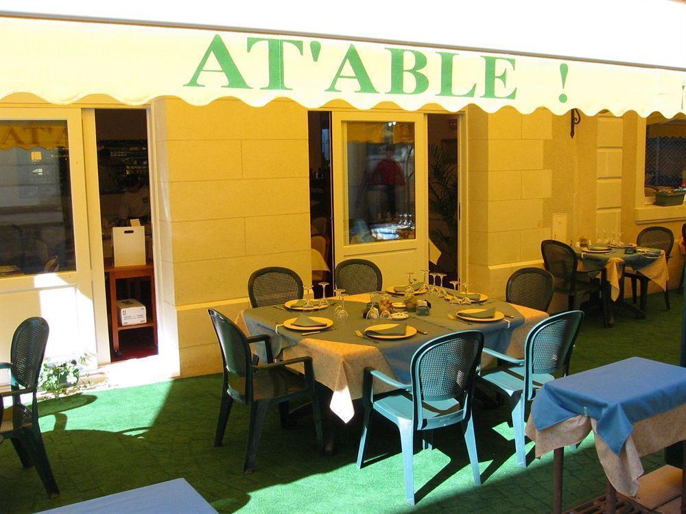 Logis Hotel Restaurant La Boule D'Or 希农 外观 照片