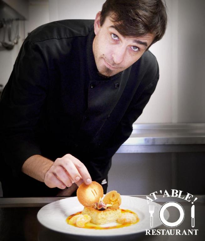 Logis Hotel Restaurant La Boule D'Or 希农 外观 照片