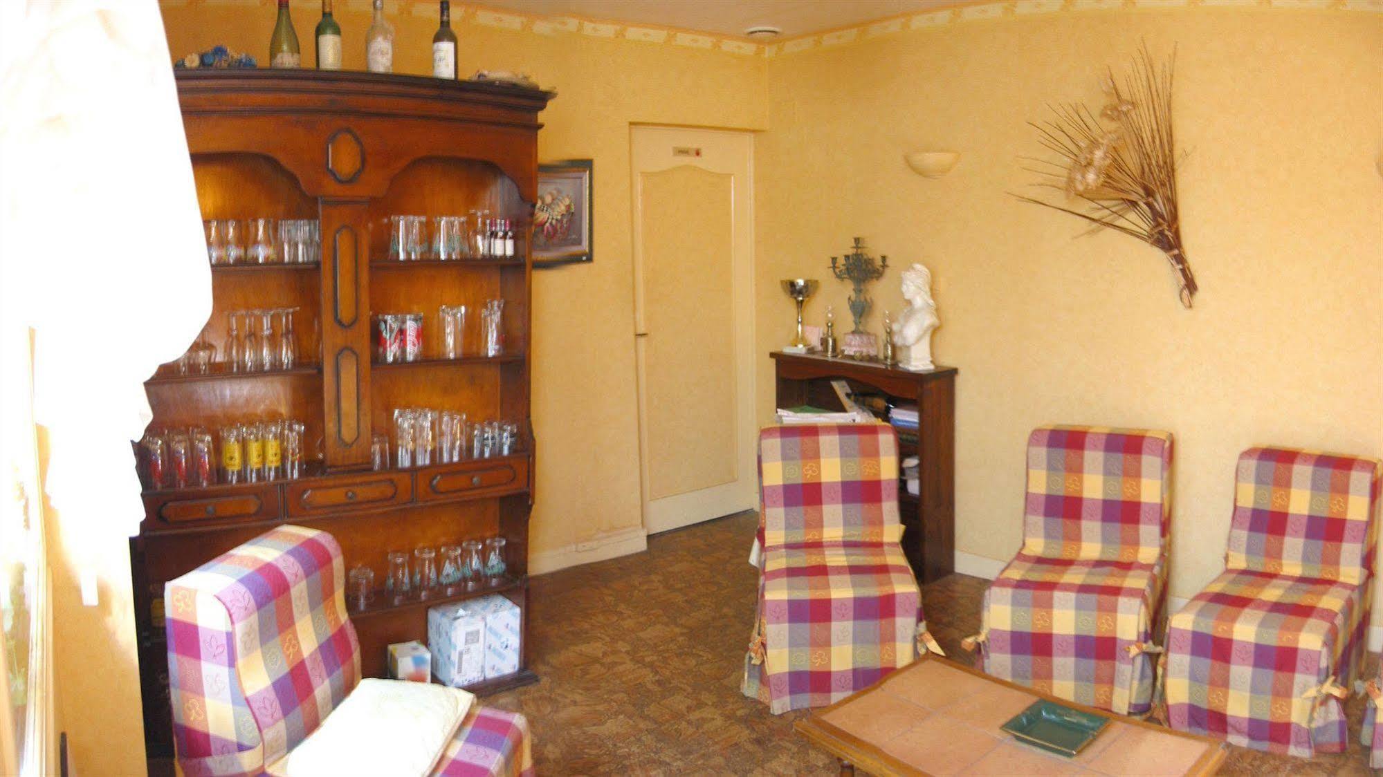 Logis Hotel Restaurant La Boule D'Or 希农 外观 照片
