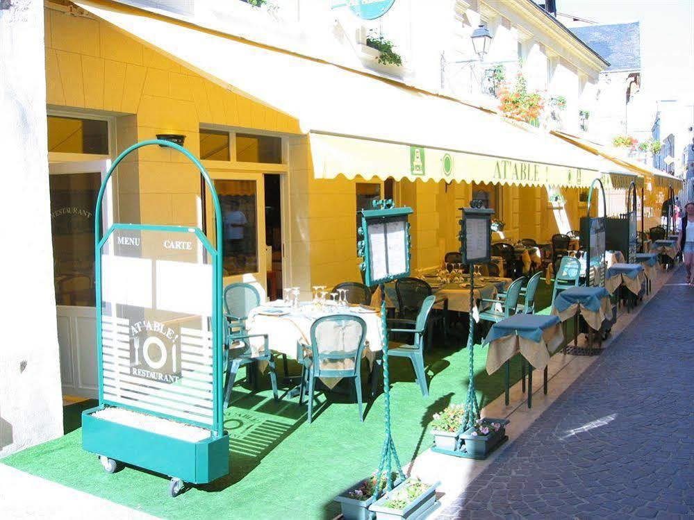 Logis Hotel Restaurant La Boule D'Or 希农 外观 照片