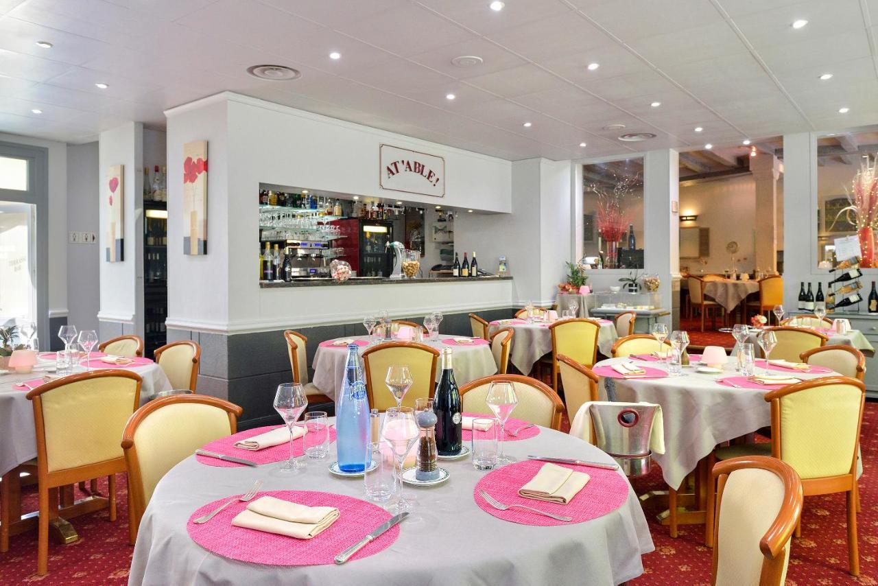 Logis Hotel Restaurant La Boule D'Or 希农 外观 照片